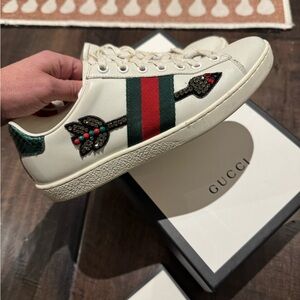 Gucci ACE Women's White Sneakers with Arrow Detail size 6 or 35.5 Italy
